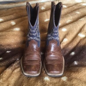 Boys 11.5 Ariat boots